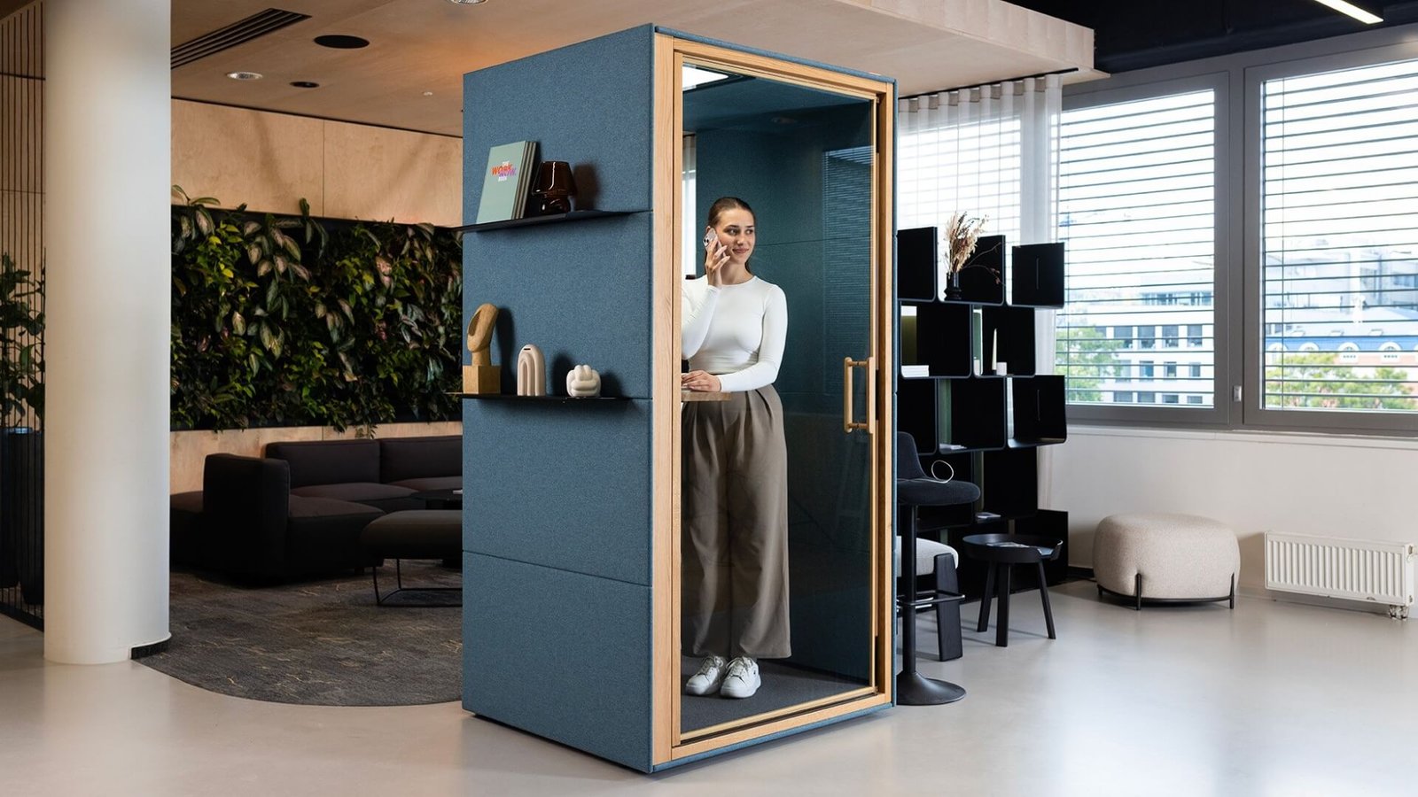 Cabina Acustica Spot Coleccion Gen4 Imagen de Ambiente MOOD furniture ES - Cabina Acustica Spot Coleccion Gen4 Imagen de Ambiente MOOD furniture ES
